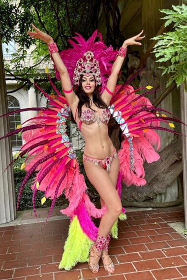 Miss Glamurosa Costumes