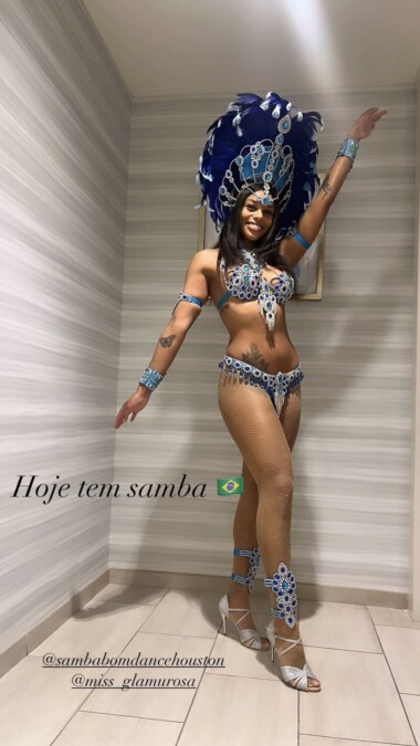 Miss Glamurosa Costumes - Happy customer wearing her samba costume